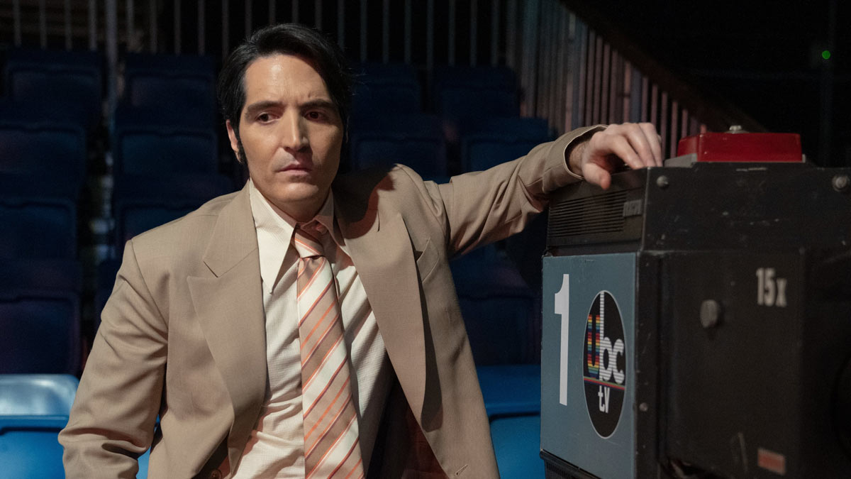 late-night-with-the-devil-David Dastmalchian camara